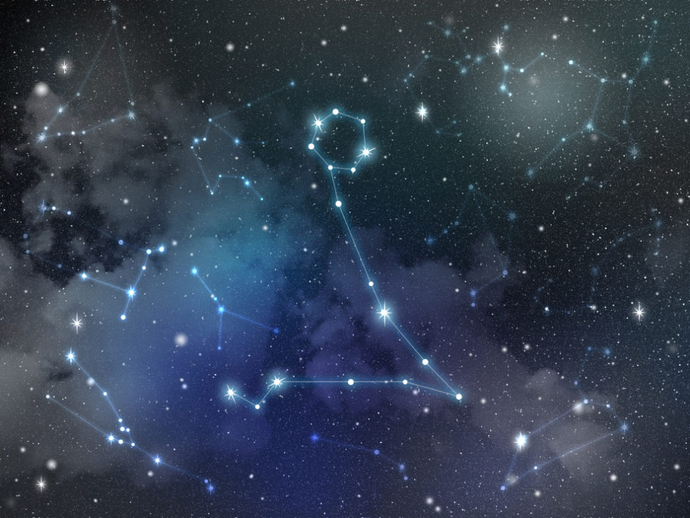 は 似 形 どれ 星座 w て アルファベット に を 名前 の いる た し の アルファベットの“Ｗ”に似た形をしている星座の名前はどれ？